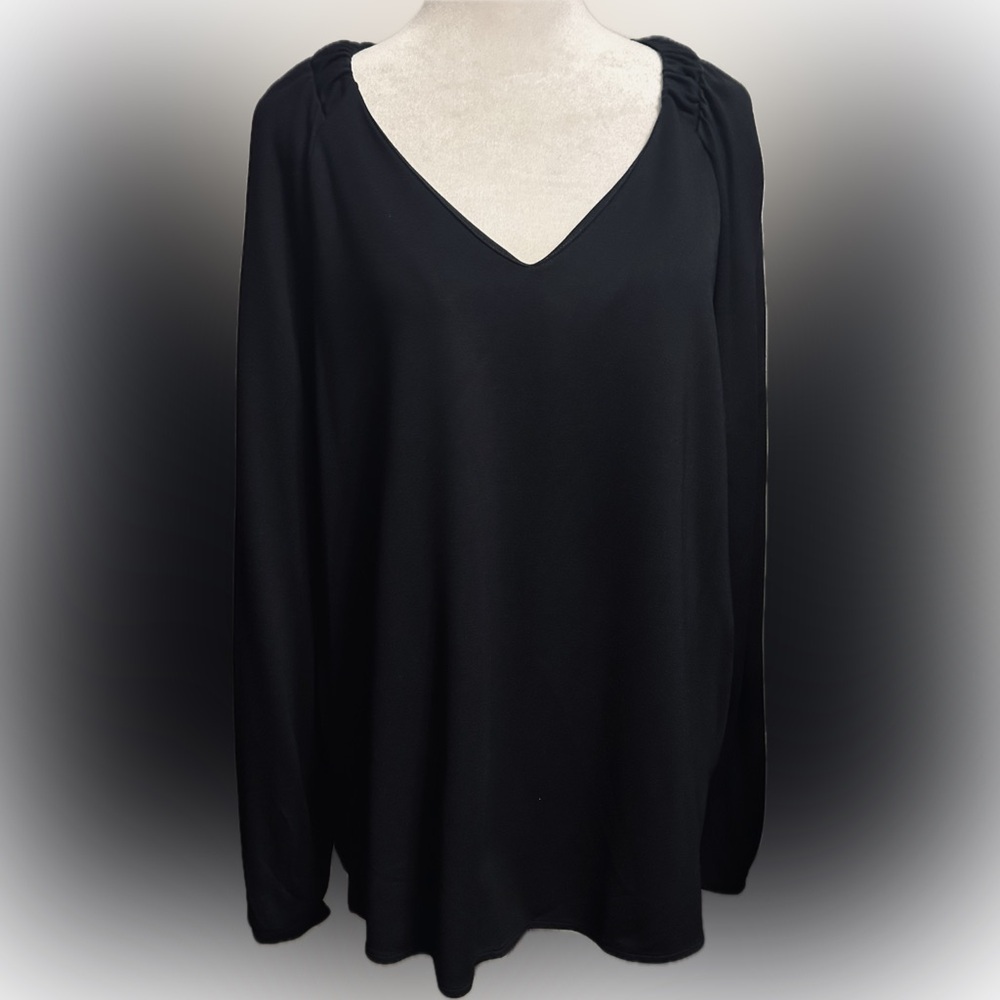 EUC Cabi SZM black long sleeve V-neck tunic top w/elasticized wrist/bust 44”-50”